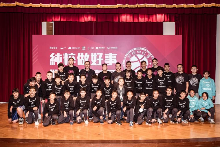純粹做好事第一階段最終站來到台北市龍門國中。展逸國際提供