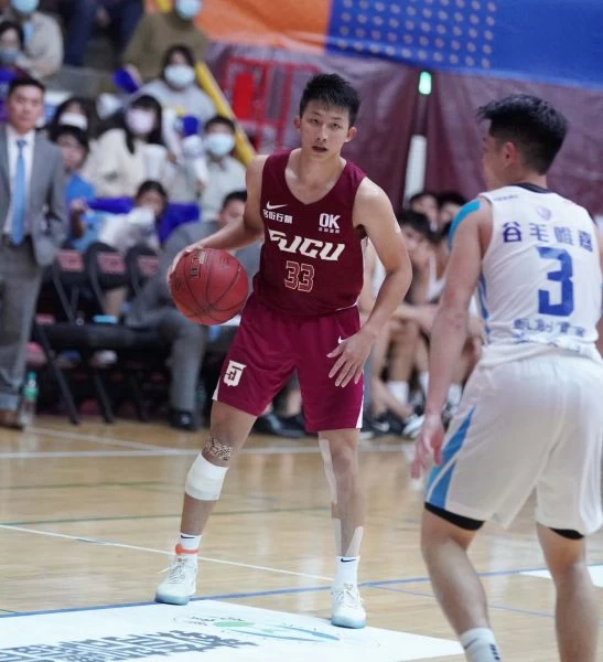 輔大致勝奇兵的王翊帆全場三分球8投中5。大會提供