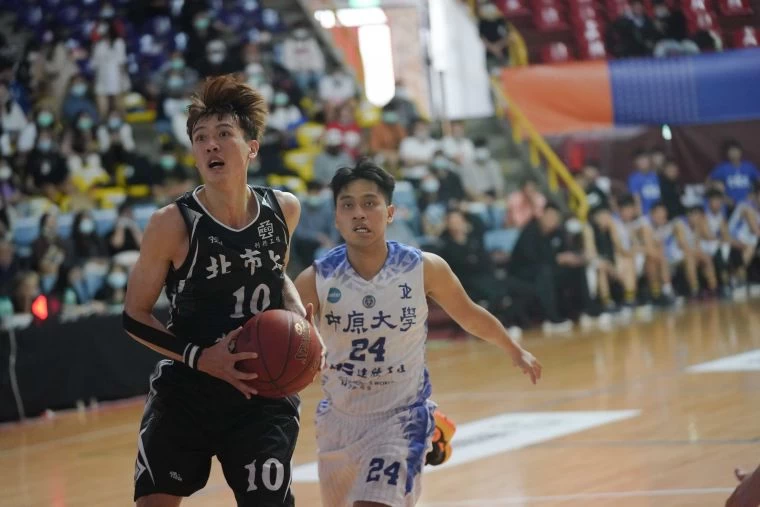北市大梁予綸22分20籃板。大會提供