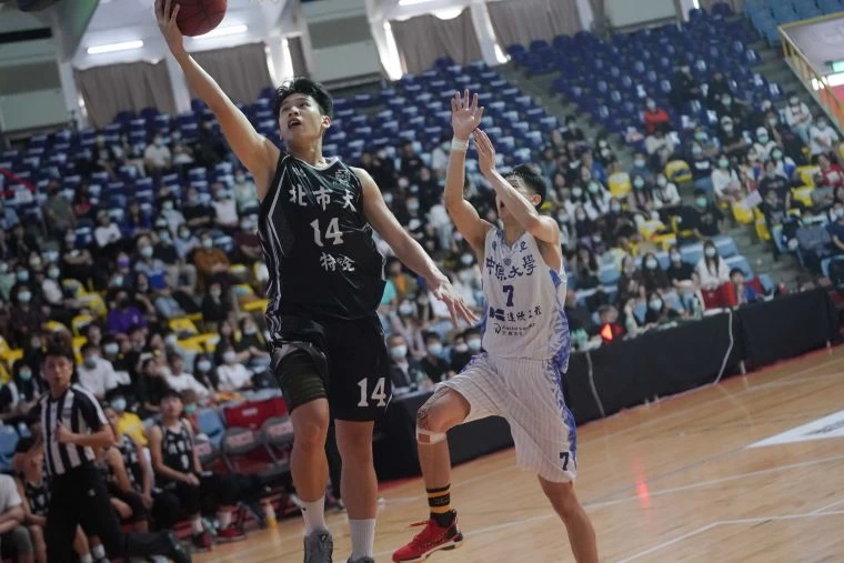 北市大鄭宇峻15分8籃板。大會提供