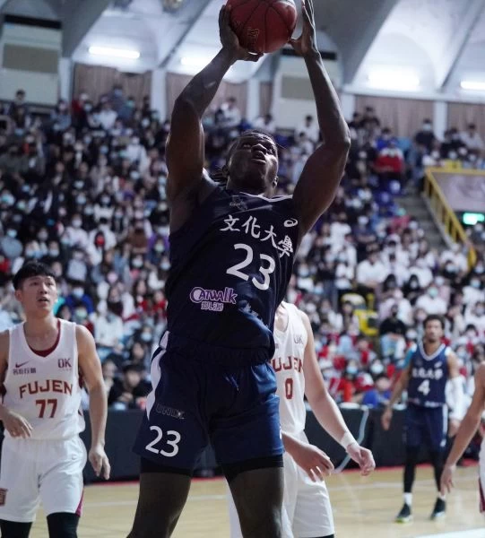 文化大學九龍23分14籃板。大會提供