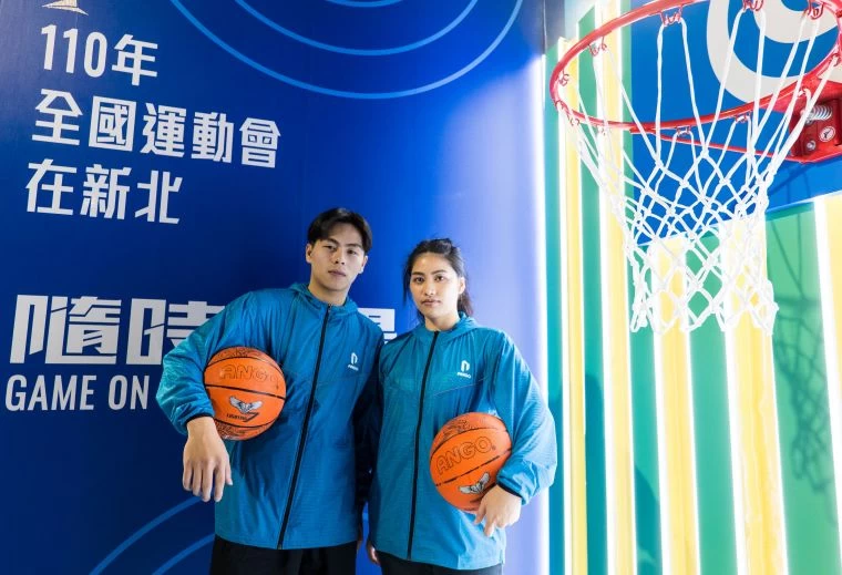 新北擊劍選手周宗昱與射擊選手杜禕依姿。官方提供