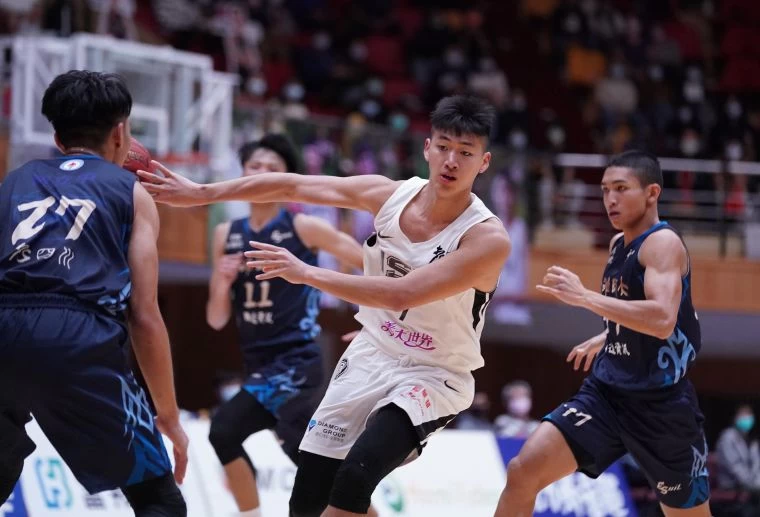 義守大學邱子軒單場12分7籃板。大會提供