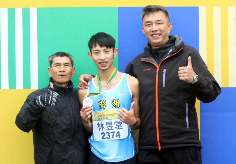 林昱堂以7公尺88在男子跳遠決賽封王,打破高懸8年的大會紀錄。林嘉欣/攝影。