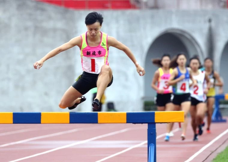 女子3000公尺障礙決賽，全國紀錄保持人新北市陳昭郡以11:00.35破大會。林嘉欣／攝影。