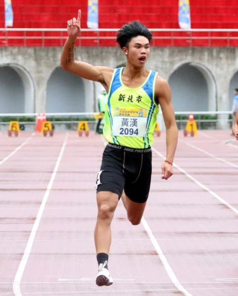 黃漢首度比成人規格全能賽便稱王。林嘉欣/攝影
