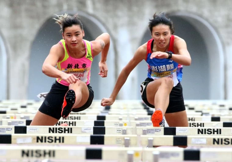 新北市陳彩娟以破大會的5153分摘金,澎湖縣高中生歐旻珩第二。林嘉欣/攝影。