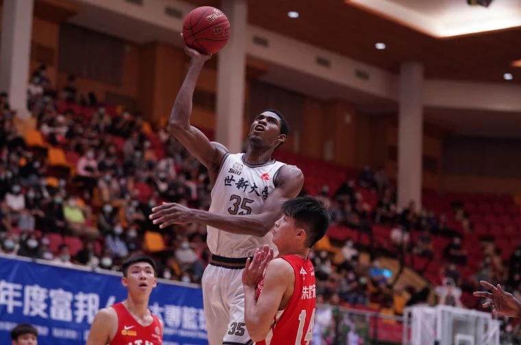 世新大學丹尼爾單場20分18籃板7阻攻。大會提供