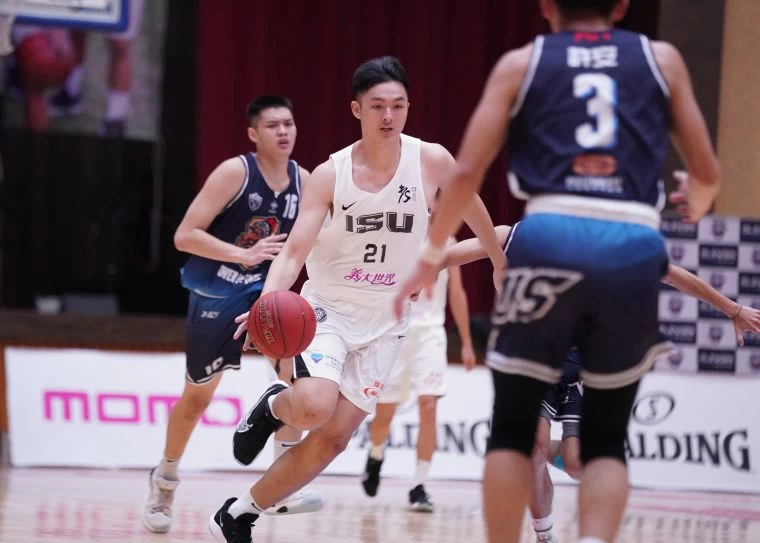 義守大學呂威霆16分12籃板「雙十」表現。大會提供