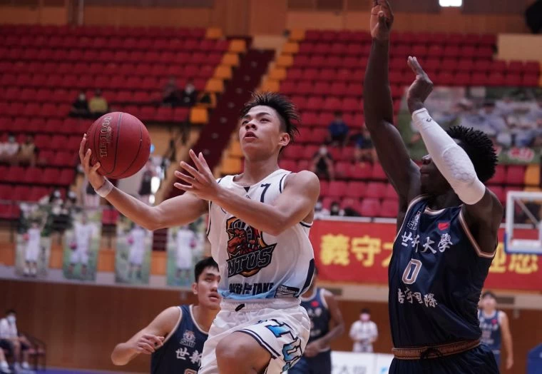臺灣體大李明修單場送出5顆三分球、攻下全隊最高20分。大會提供