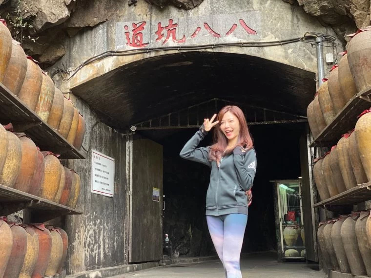 運動甜姐兒夏美參觀八八坑道。大會提供