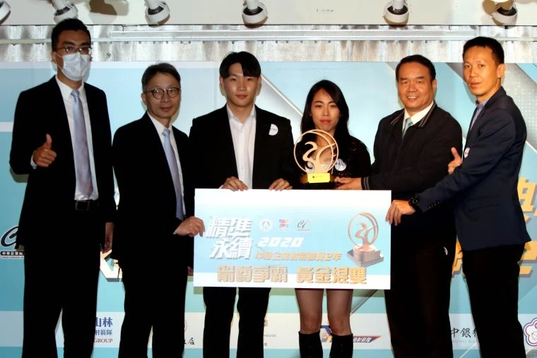 中華企業射箭聯賽2年黃金混雙崔建/譚雅婷。中華企業射箭聯盟/提供。
