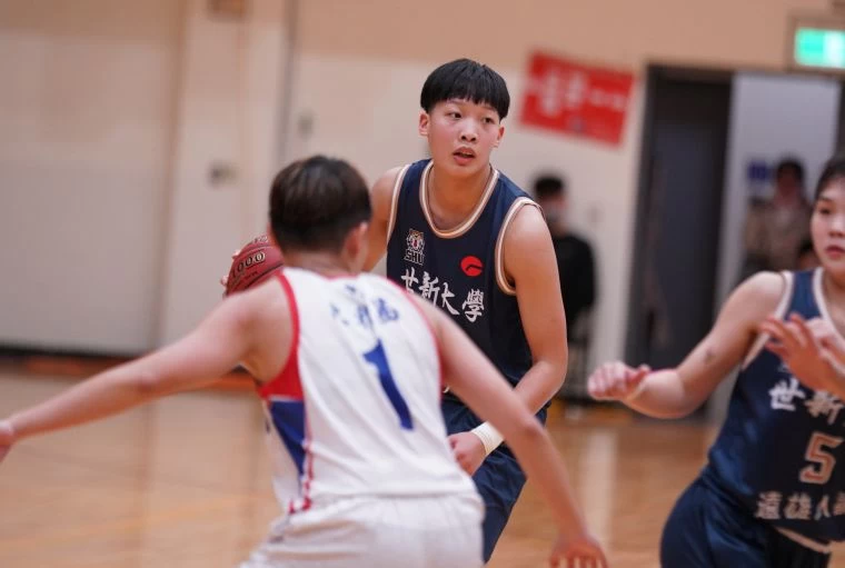 世新蘇嘉嫻14分7抄截。大會提供