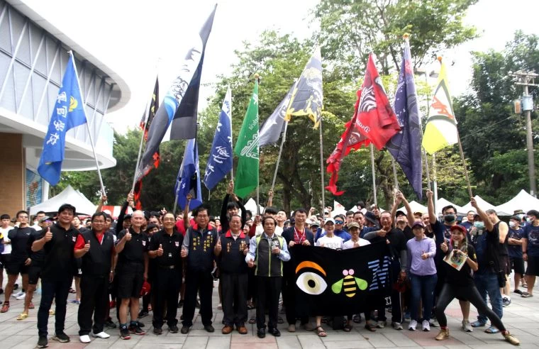 二0二0高雄城市盃全國龍舟錦標賽吸引國內各地超過一百四十隊四千人組隊參賽。高雄運發局提供