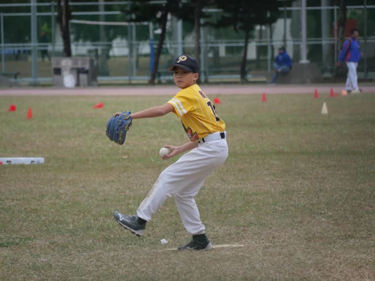 小馬棒球先發投手簡尚宏。吳敏欣攝
