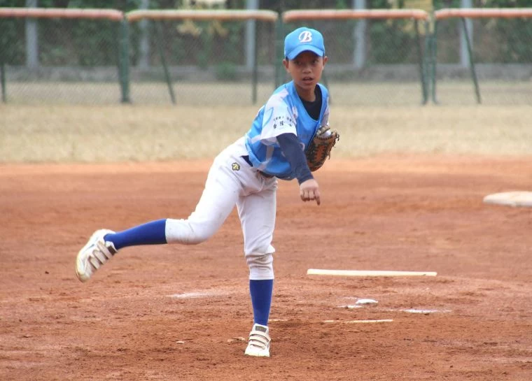 刀鋒閃電小童星李奕樵。