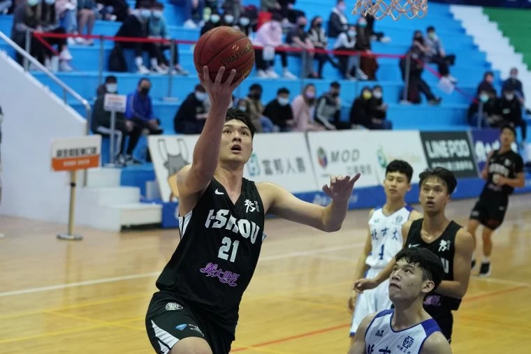 義守呂威霆22分14籃板。大會提供