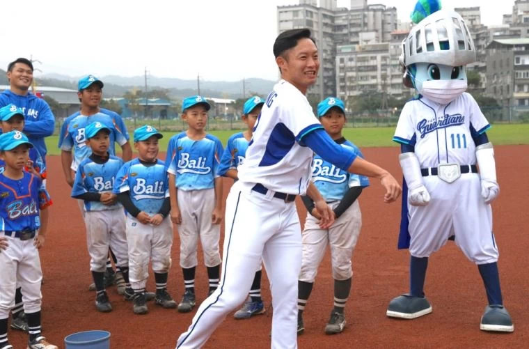 今日壽星江國豪出席擔任「悍你上學趣」教練。大會提供