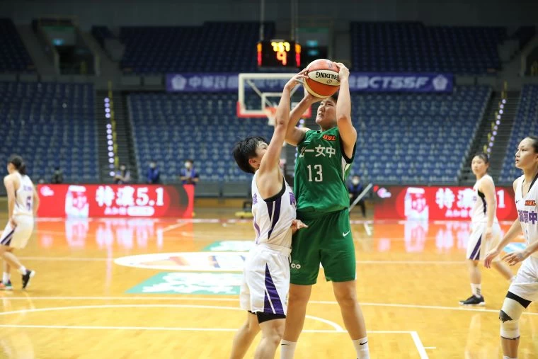 北一女蔡佑蓮21分、10籃板「雙十」。大會提供