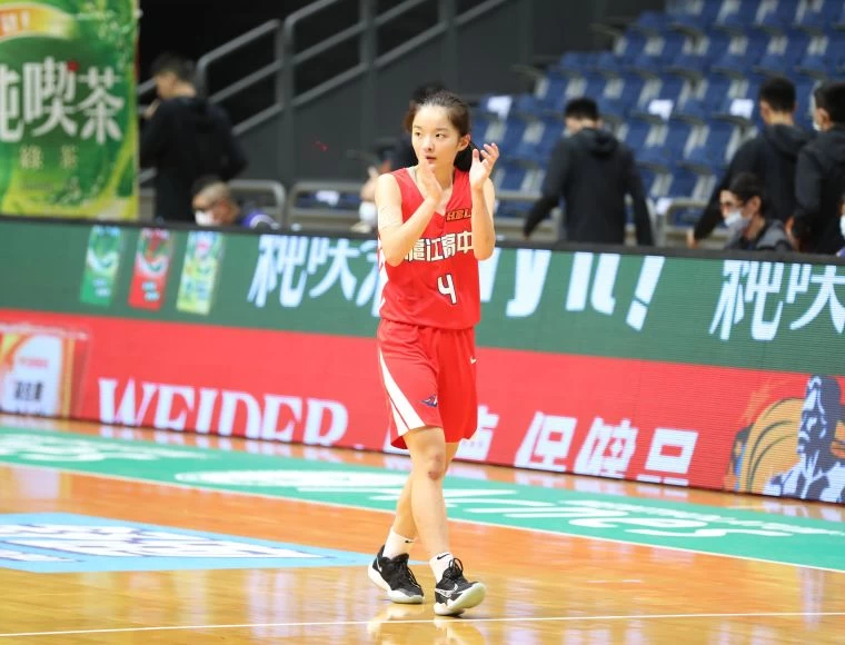 滬江「一姊」池星妤三分球11投中4拿22分。大會提供