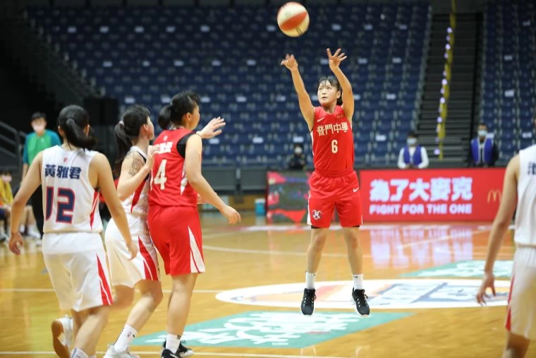 普門前新人后高三「一姊」射手連文鈴4記三分球本季最高24分、。大會提供