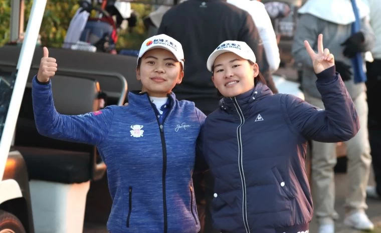 徐薇淩（左）和李旻在四人兩球拿下一勝。鍾豐榮攝影