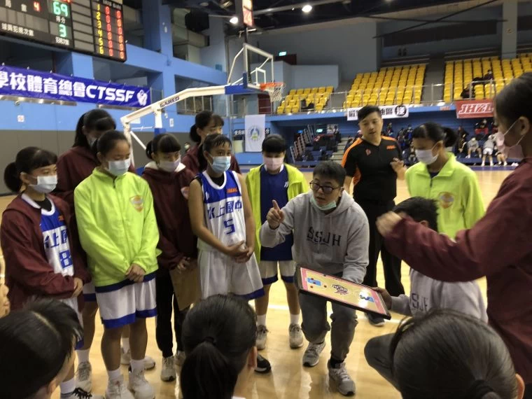 水上新教練徐國宏由HBL男籃轉戰JHBL女籃的第一勝,得再等等。大會提供