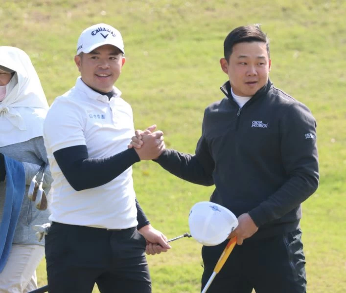 詹世昌（左）和李玠柏在四人四球拿下一勝。鍾豐榮攝