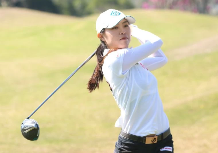 個人對抗賽張靖翎先馳得點,拿下今日女子隊第一分。鍾豐榮攝