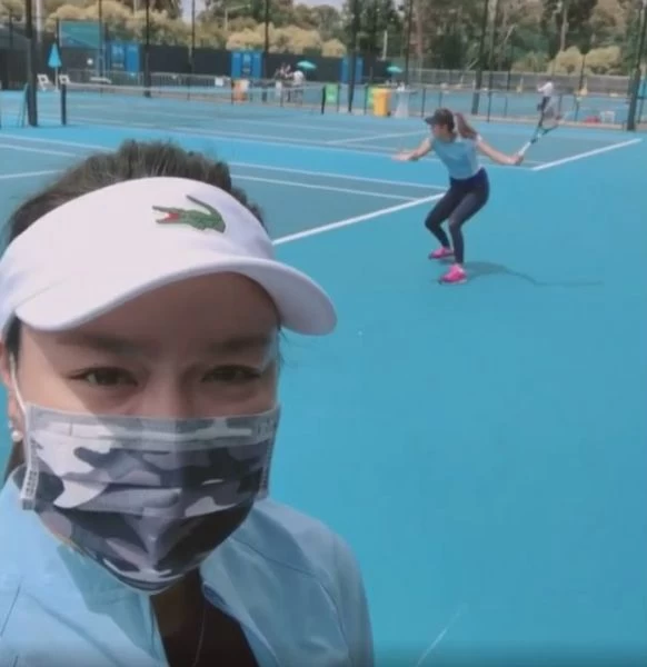 詹詠然拍她和妹妹終於走出戶外訓練。摘自詹詠然臉書