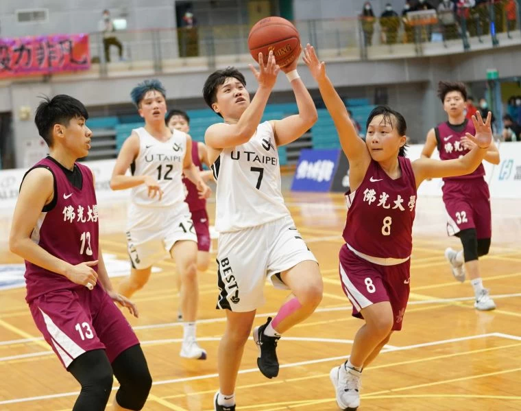 北市吳采庭上籃。大會提供