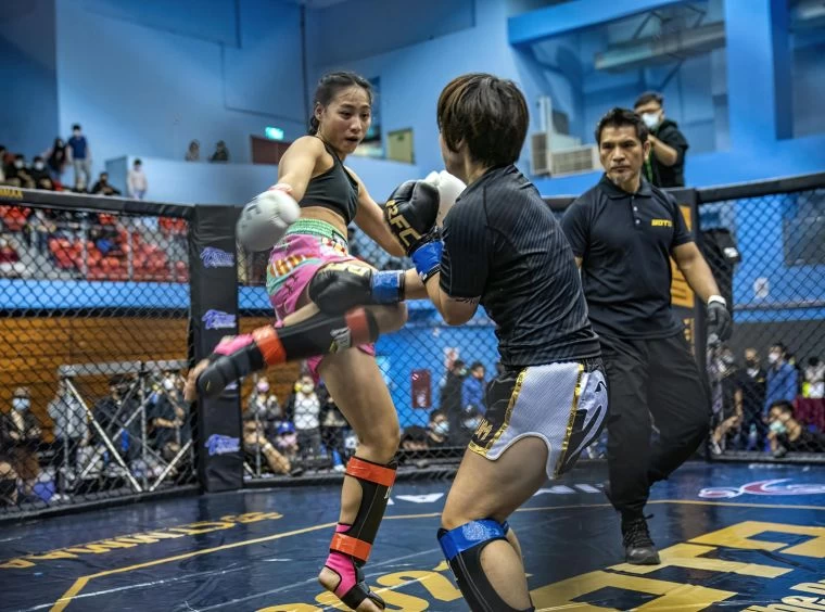 前世青拳擊國手林李唯怡(左)拿下首勝。大會提供