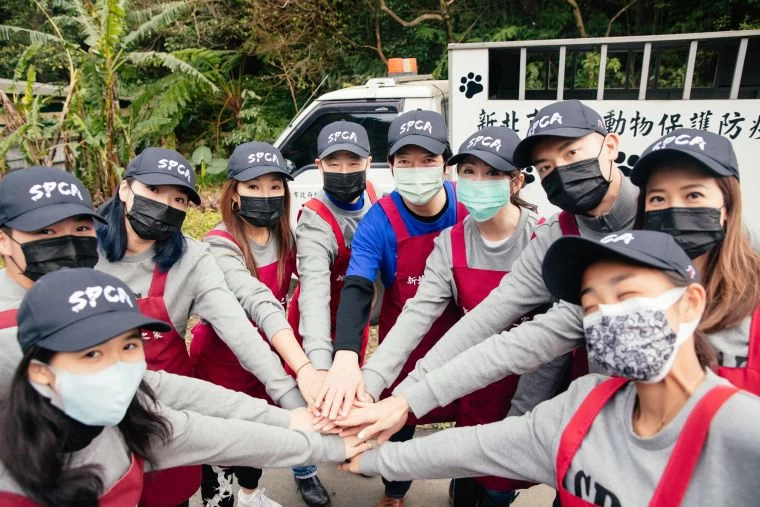 副總統賴清德擔任新北市瑞芳區動物之家的一日志工,號召民眾一起來動物之家領養動物或進行志工服務喔!由台灣防止虐待動物協會提供