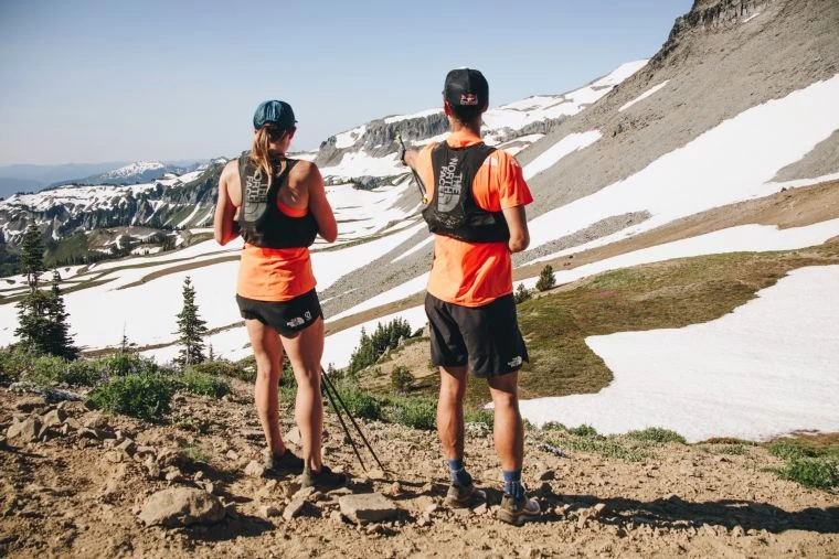 Kaytlyn Gerbin和Dylan Bowman – Ｗonderland FKT。官方提供