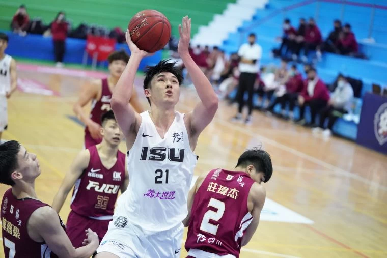 義守大學呂威霆16分11籃板。大會提供