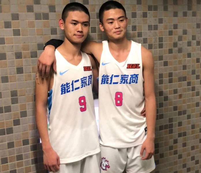 能仁兄弟檔哥哥林子桓(右)高一弟弟林子皓合飆8外線50分。大會提供