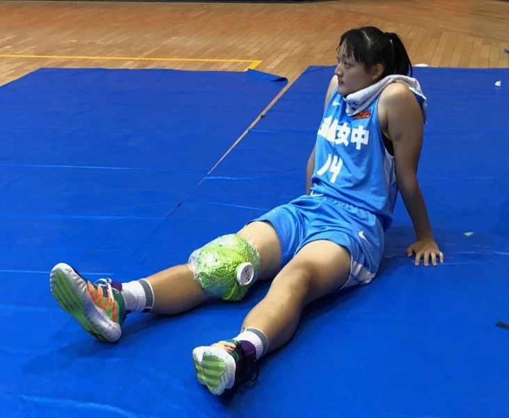 金甌中鋒張婕柔右膝傷退。大會提供