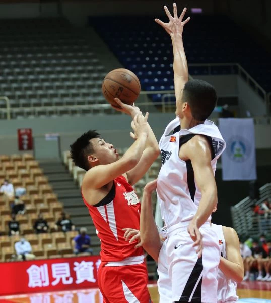 光復陳將双21分、10籃板「雙十」 。李天助攝