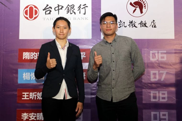 中華企業射箭聯賽3年選秀狀元后隋昀瑾和狀元王許家豪。中華企業射箭聯盟／提供。