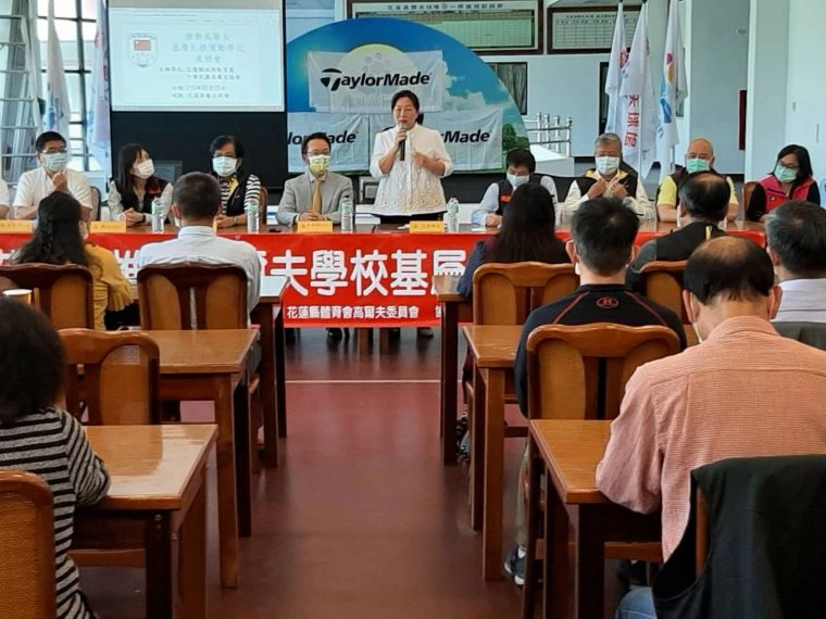 中華高協推動高爾夫基層扎根運動學校座談會第五站,近80位國中、小學校長出席相挺。官方提供