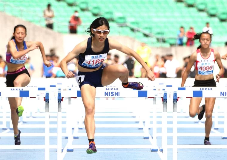 許樂以13秒49在港都盃全國田徑錦標賽高女100公尺跨欄預賽破大會。林嘉欣/攝影。