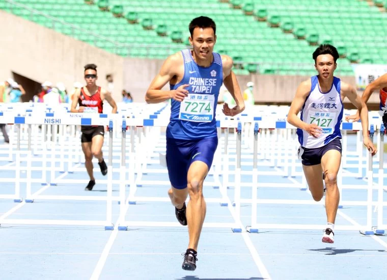 陳奎儒在港都盃田徑賽再出發，以14.37破大會。林嘉欣／攝影。