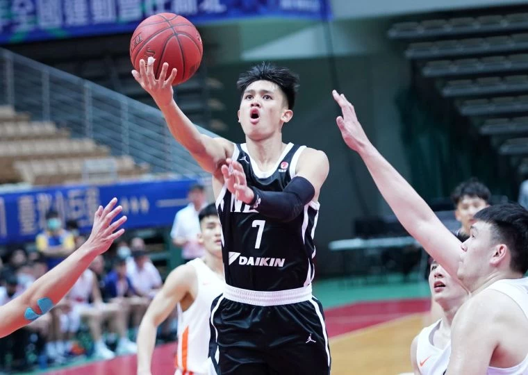 政大游艾喆4分4籃板9助攻6抄截。大會提供