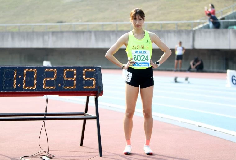 公開女400公尺跨欄決賽,國體大羅佩琳以1:02.98再破大會。。林嘉欣/攝影。