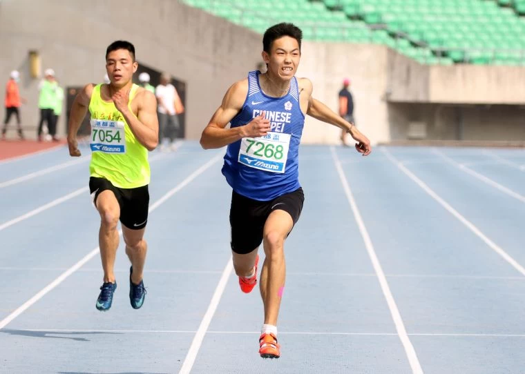 奧運培訓隊彭名揚以21秒03,打破公開男200公尺大會紀錄。林嘉欣/攝影。