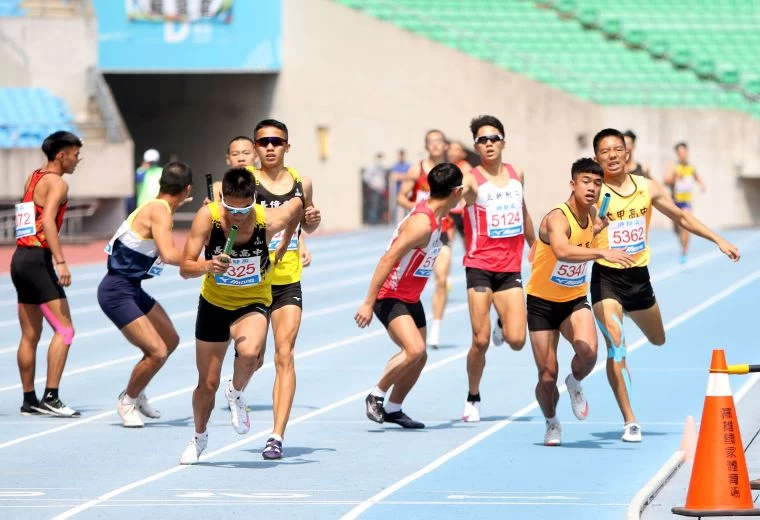高男4x400m接力決賽。林嘉欣/攝影。
