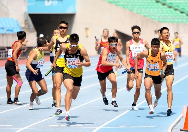 高男4x400m接力決賽。林嘉欣/攝影。