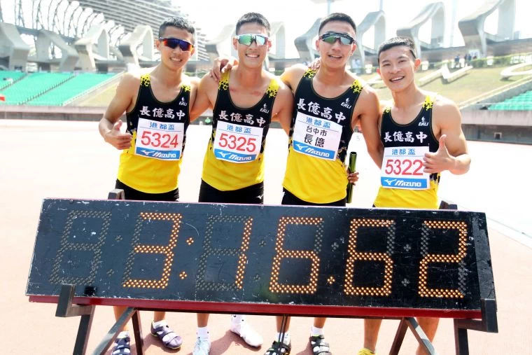 高男4x400m接力決賽,長億高中蕭羽祐/宋程宇/王柏亞/林于烜打破高懸18年大會紀錄。林嘉欣/攝影。