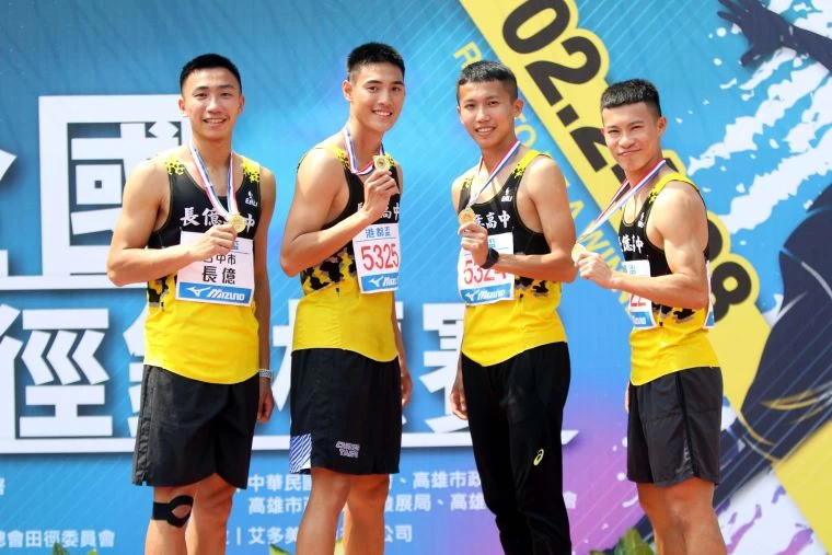 高男4x400m接力決賽,長億高中蕭羽祐/宋程宇/王柏亞/林于烜打破高懸18年大會紀錄。林嘉欣/攝影。
