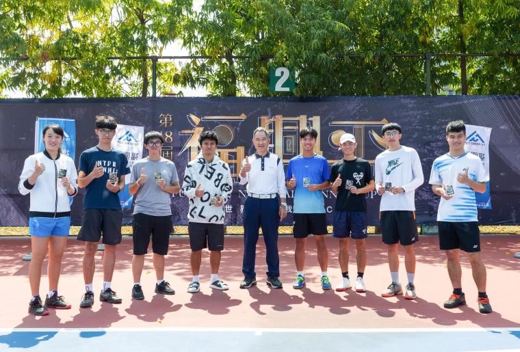 王兆宜(左1)參加福興成年禮18登大人儀式。海碩整合行銷提供